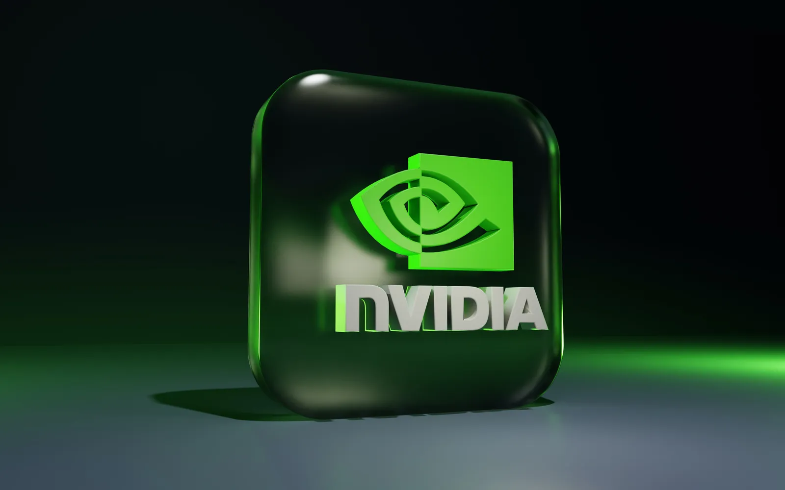 Logo Nvidia na szklanej kostce